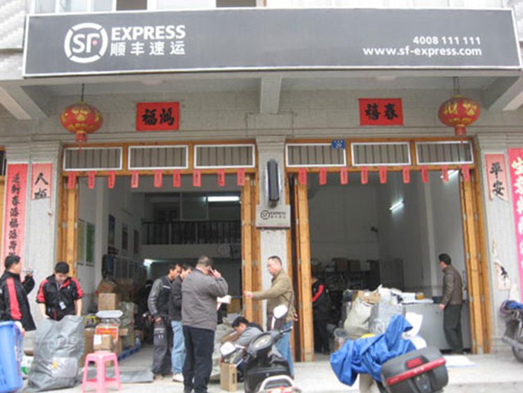 广西玉林城区局查获一起快递拆单贩运高价假烟案（图）