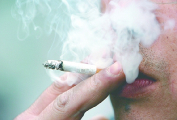 石家庄男性公务员吸烟率过半 专家建议加强控烟立法